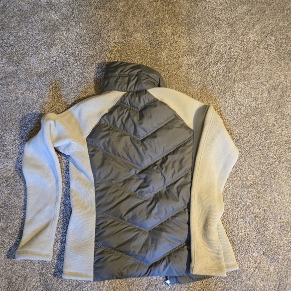 Marmot Gray Puffer Jacket with Chevron Quilting 700 Fill Down - Picture 8 of 8